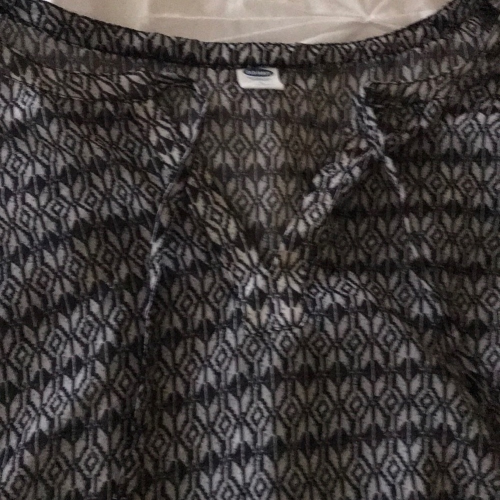 Old Navy Sheer blouse size small. - Picture 2 of 5